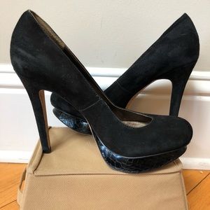 Suede black pumps